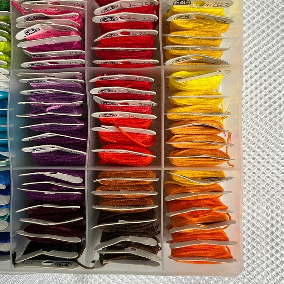 Embroidery Floss Cross Stitch Thread Lot of 138 on Cards Yellow Purple w. Case - Picture 3 of 7